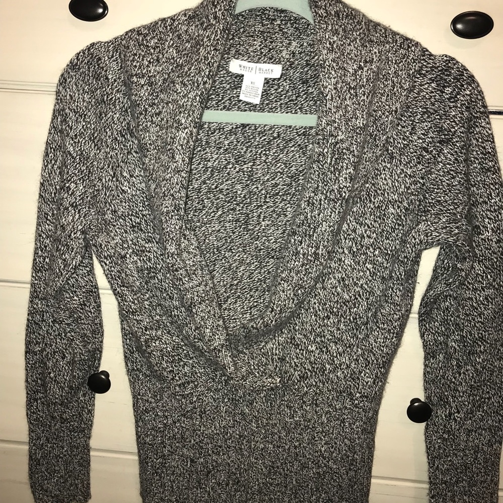 ✨White House Black Market Sweater✨